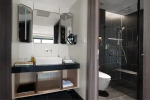 Executive Suite image 2