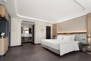 Executive Suite image 2