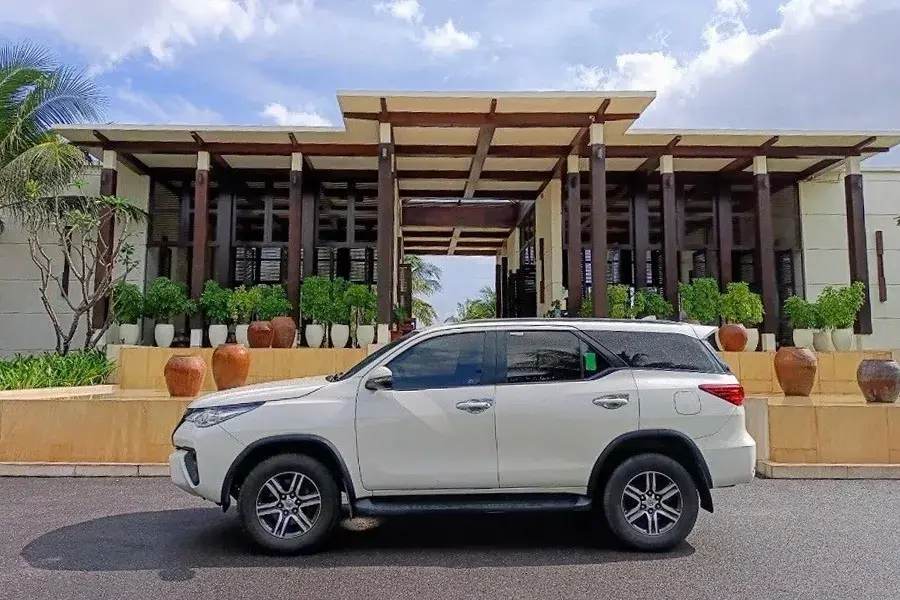 Da Nang to Lao Bao International Border private car  2