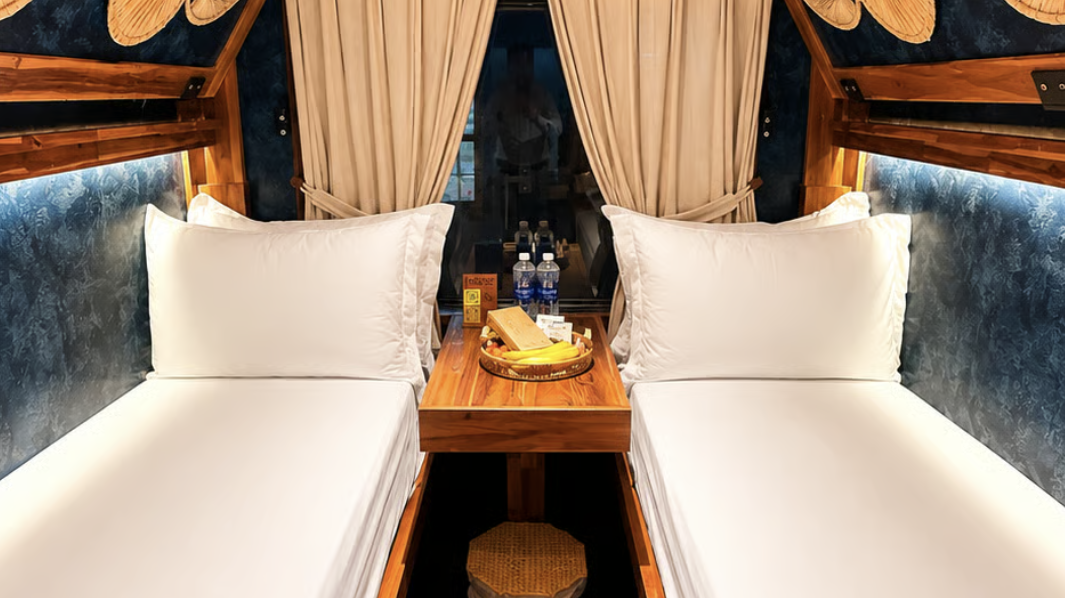Tonkin Heritage Express train Ninh Binh to Da Nang