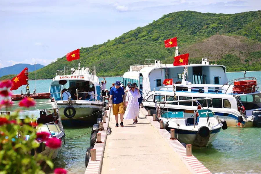 Amanoi Resort to Cam Ranh private car 4