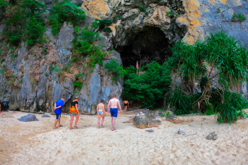 From Cat Ba town: Lan Ha Bay - Viet Hai Village - Bright Cave – Ba Trai Dao