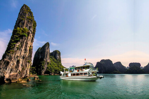 Wonder bay Luxury cruise Halong bay