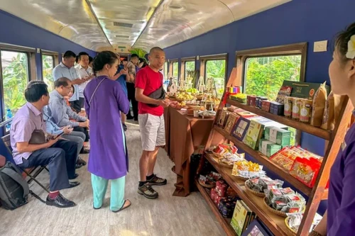 Da Nang to Hue Train (by Vietnam Railway)