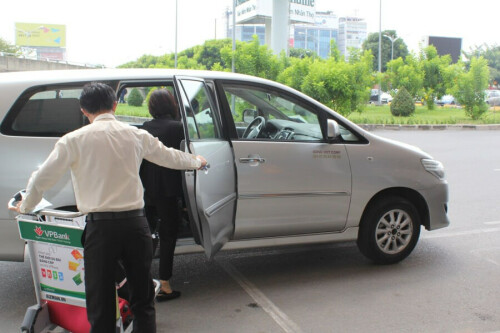 Tan Son Nhat Airport (SGN) / Ho Chi Minh airport to Ho Chi Minh City transfer