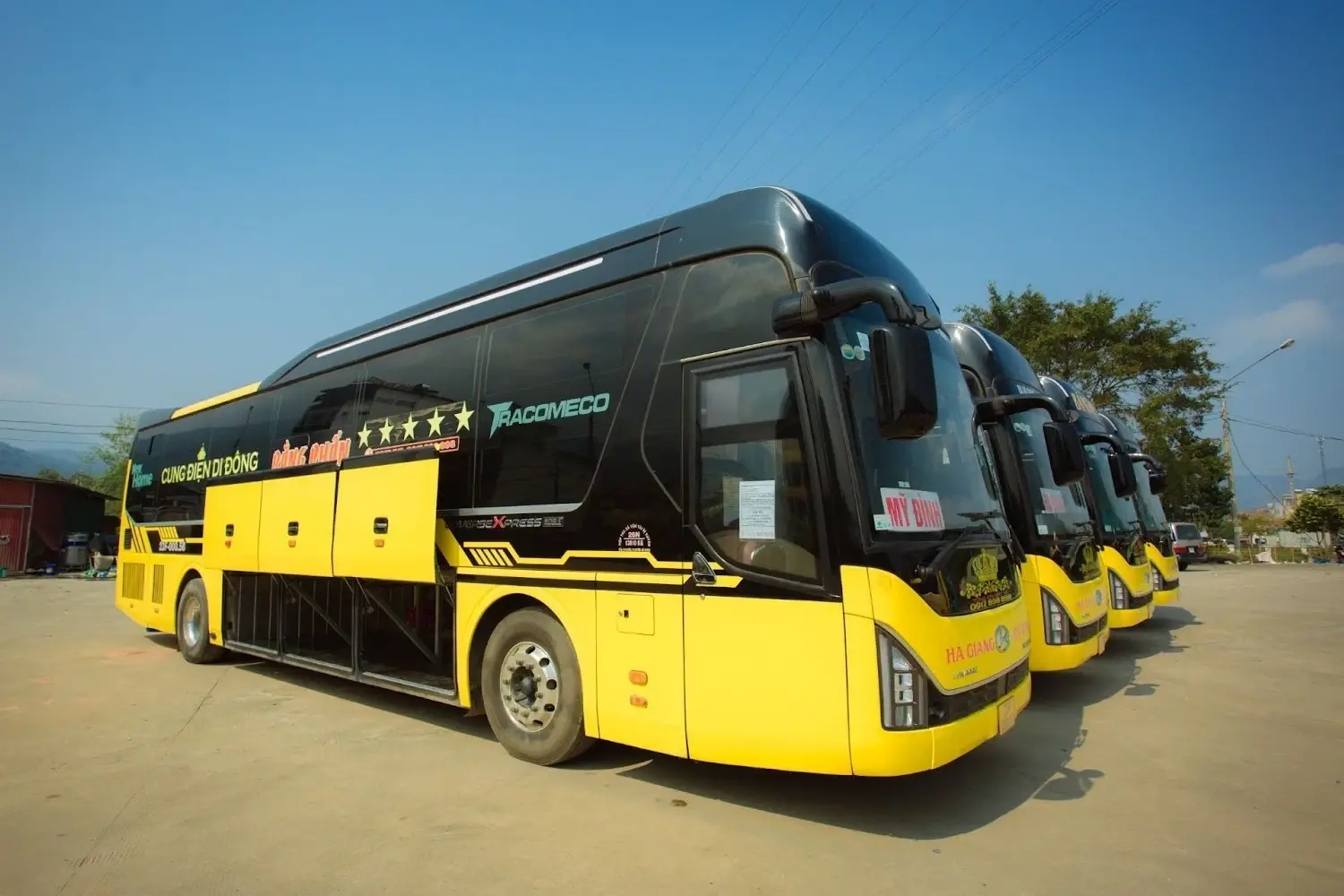 Hanoi Airport to Ha Giang VIP cabin bus 4