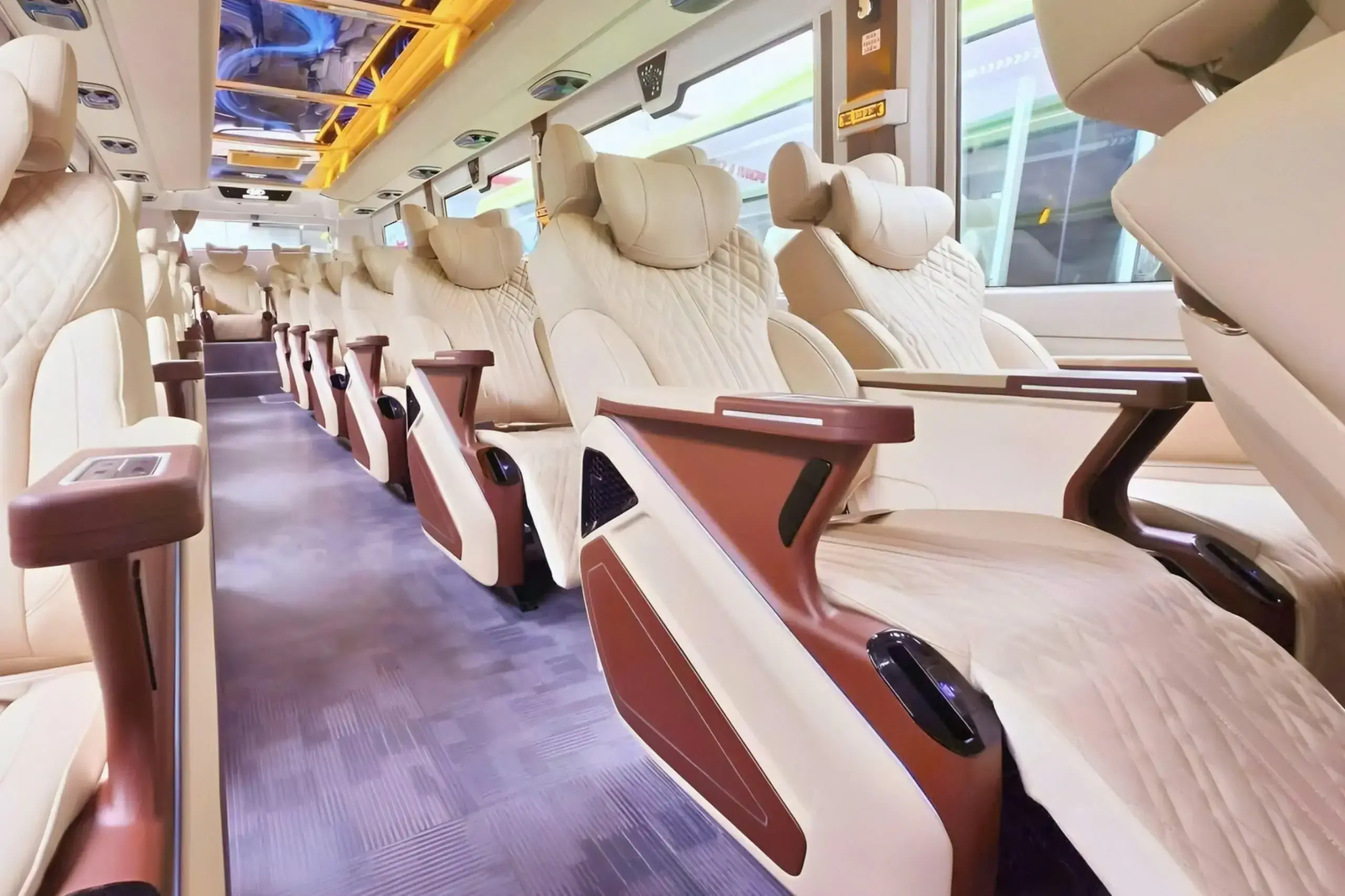 Phong Nha to Hanoi VIP limousine bus 28-seater 4