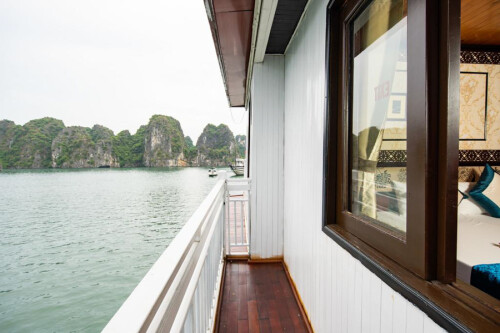 Bai Tu Long Bay Swan cruise day tour 7