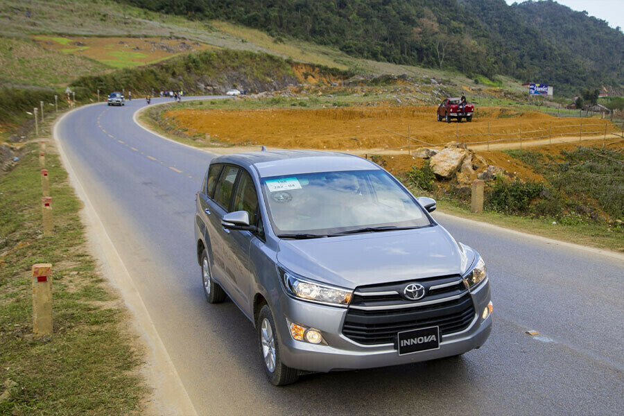 Hoi An to Hue private car via Hai Van Pass & Scenic Stops