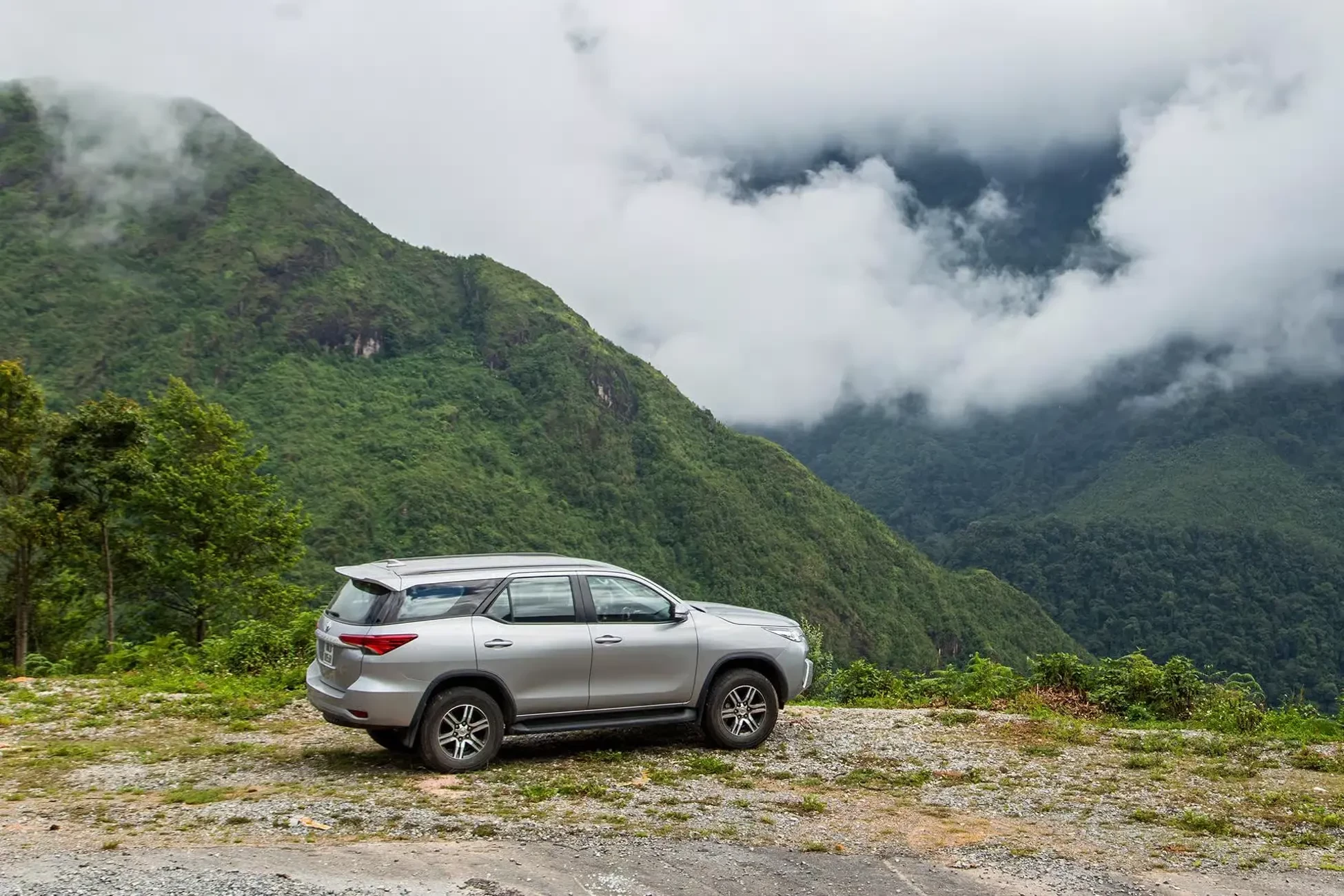 Da Nang Hue one day charter car