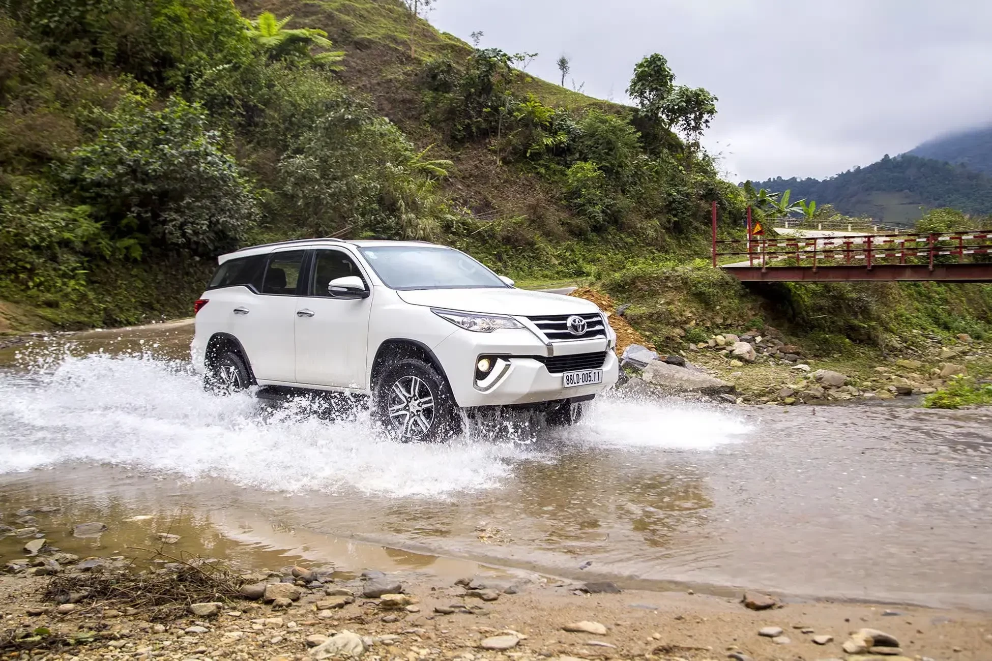 Hanoi Halong one day charter car