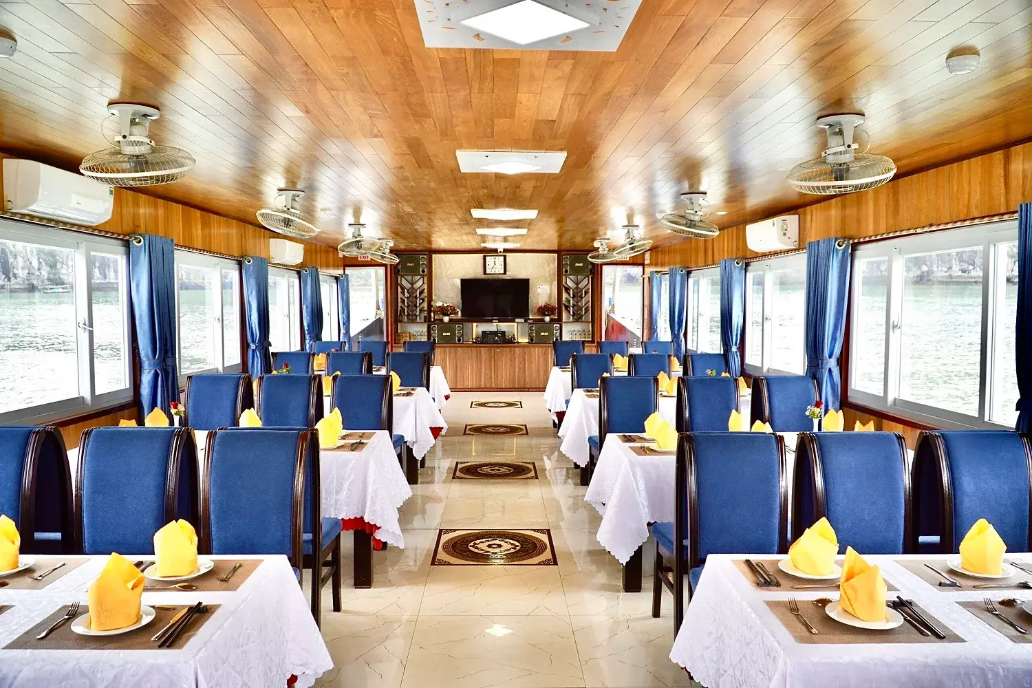 Halong bay day cruise 