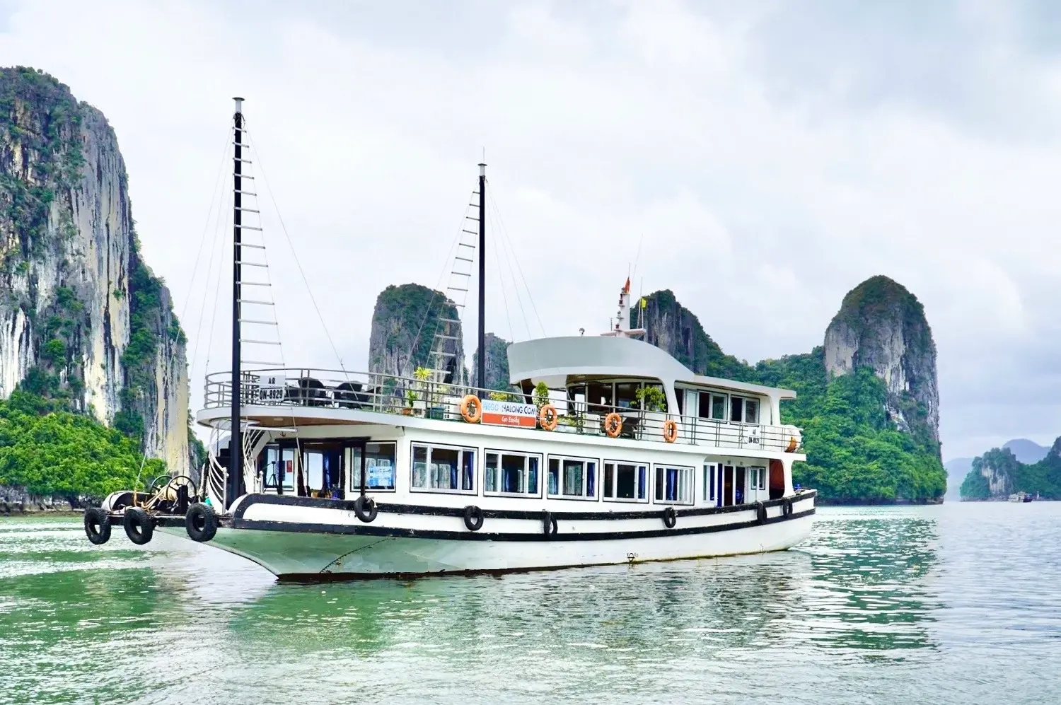 Halong bay day cruise 