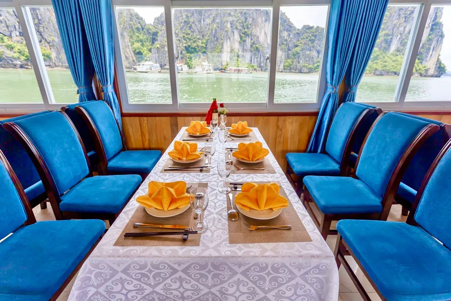 Halong bay day tour & Private car transfer