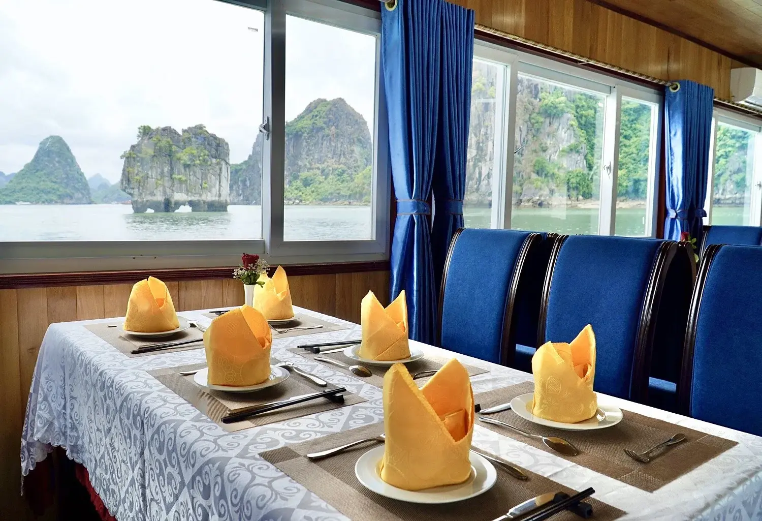 Halong bay day tour & Private car transfer