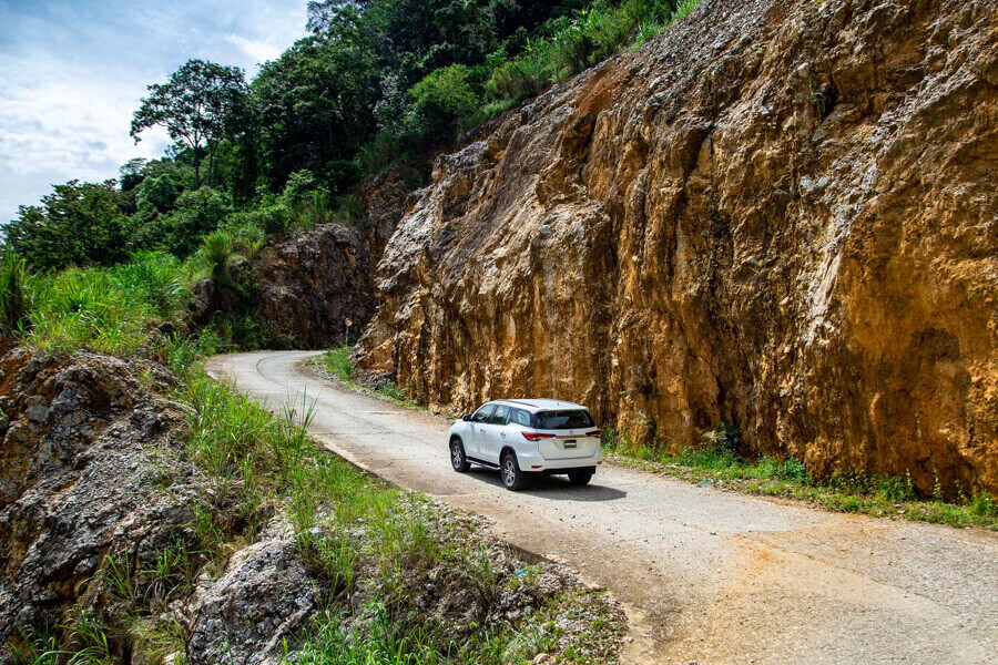 Lao Cai train station to Topas Ecolodge private car 4