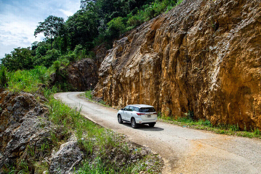 Topas Ecolodge to Lao Cai train station private car 4