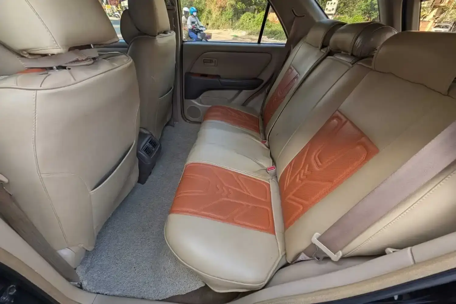 Can Tho to Phnom Penh private car