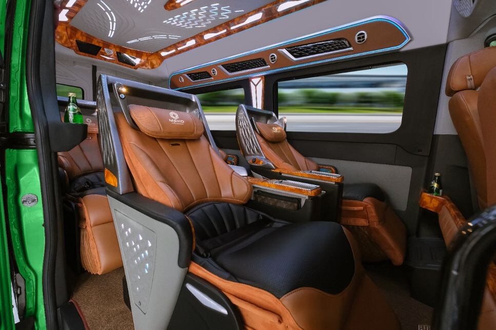 Ho Chi Minh City to Phnom Penh luxury limousine 1