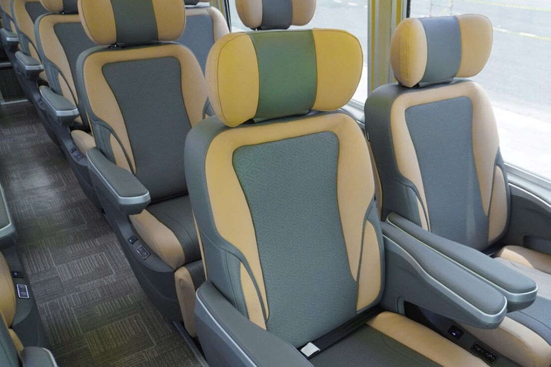 Ho Chi Minh City to Phnom Penh luxury limousine 2