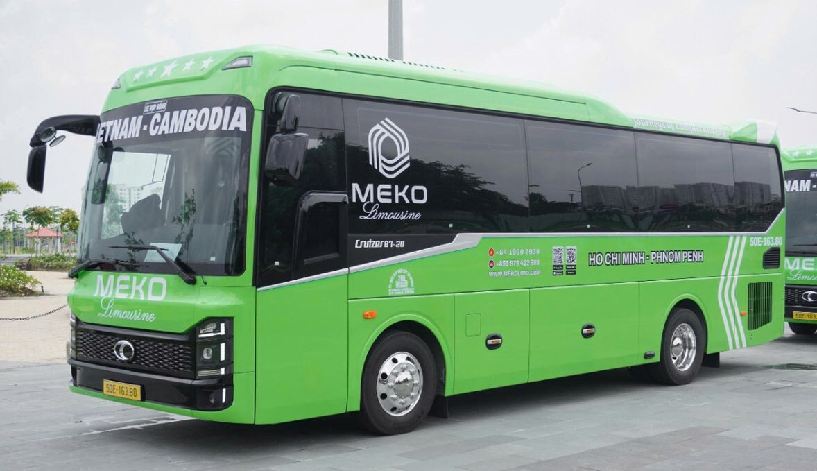 Ho Chi Minh City to Phnom Penh luxury limousine 3