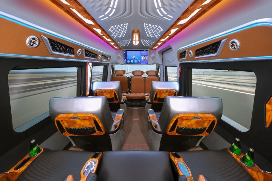 Ho Chi Minh City to Phnom Penh luxury limousine 6