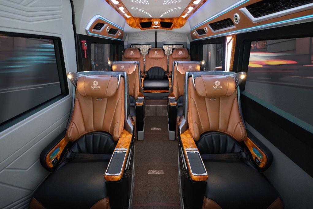 Ho Chi Minh City to Phnom Penh luxury limousine 7