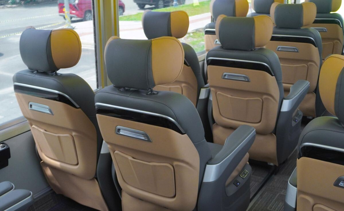 Ho Chi Minh City to Phnom Penh luxury limousine 9