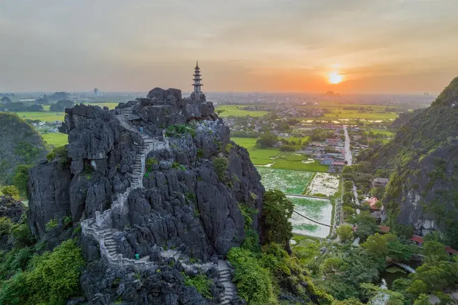 Ninh Binh Tam Coc Trang An car rental - one day charter car 1