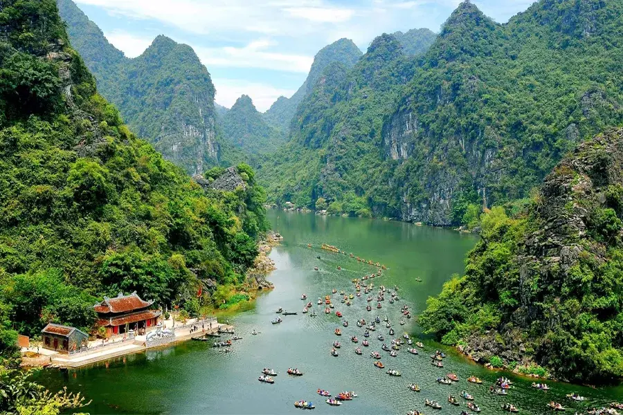 Ninh Binh Tam Coc Trang An car rental - one day charter car 3