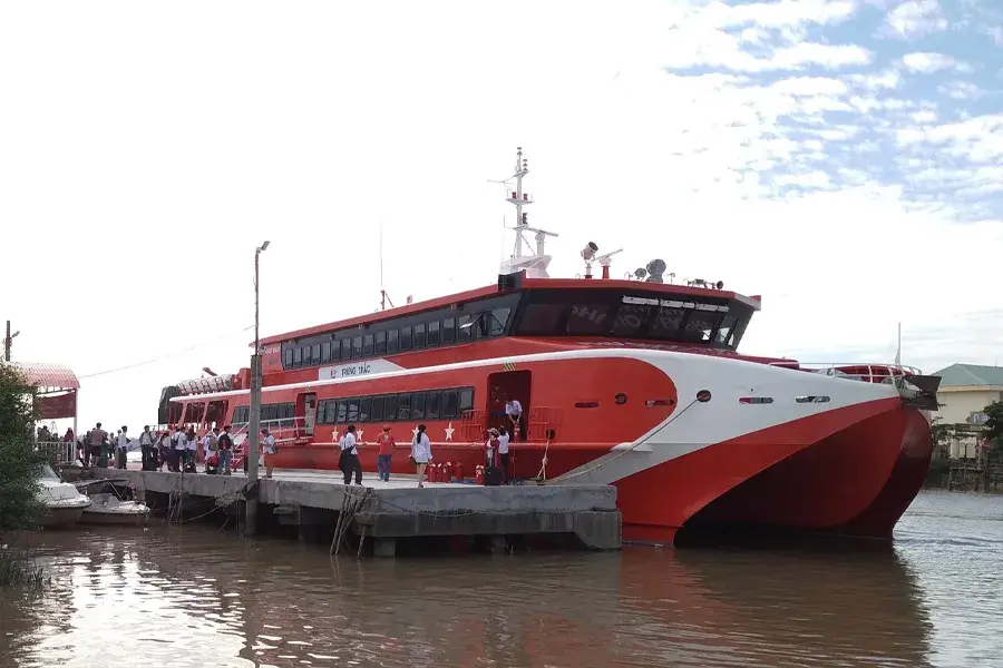 Ho Chi Minh to Tran De Port private car  4