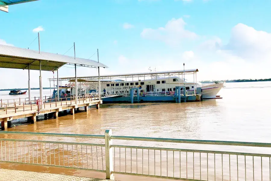 Ho Chi Minh to Tran De Port private car  6