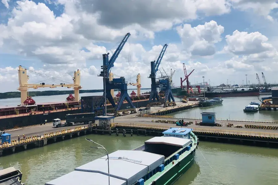 Ho Chi Minh City to Phu My Port private car 7