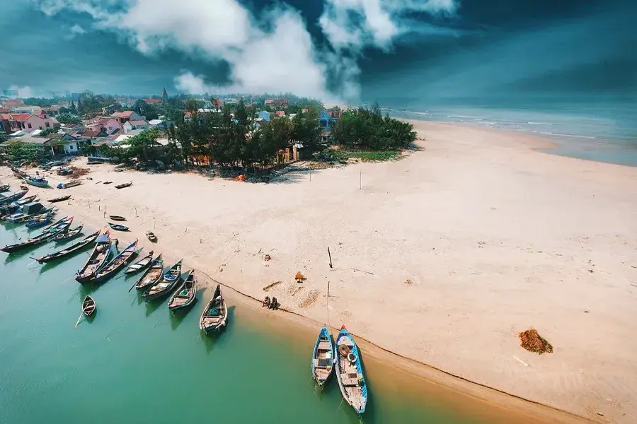Da Nang to Lang Co private car 6