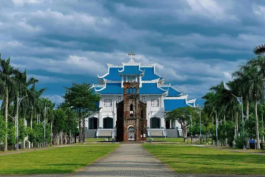 Hue to La Vang Holy Land private car 3