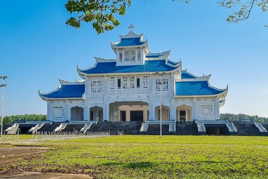 Hue to La Vang Holy Land private car 4