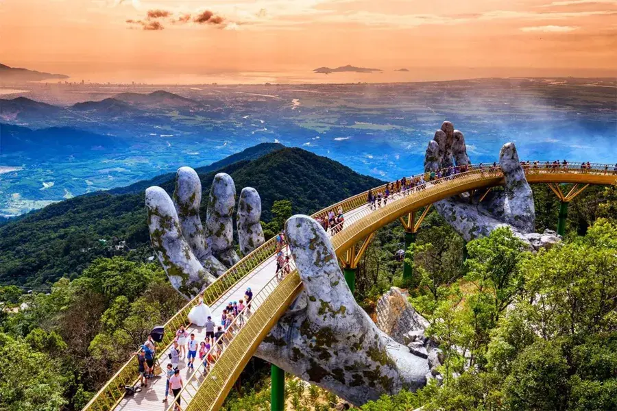 Da Nang to Lao Bao International Border private car  3
