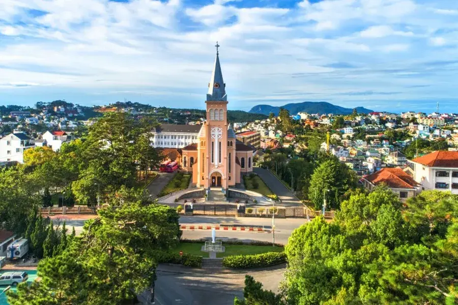 Da Nang to Da Lat private car 4