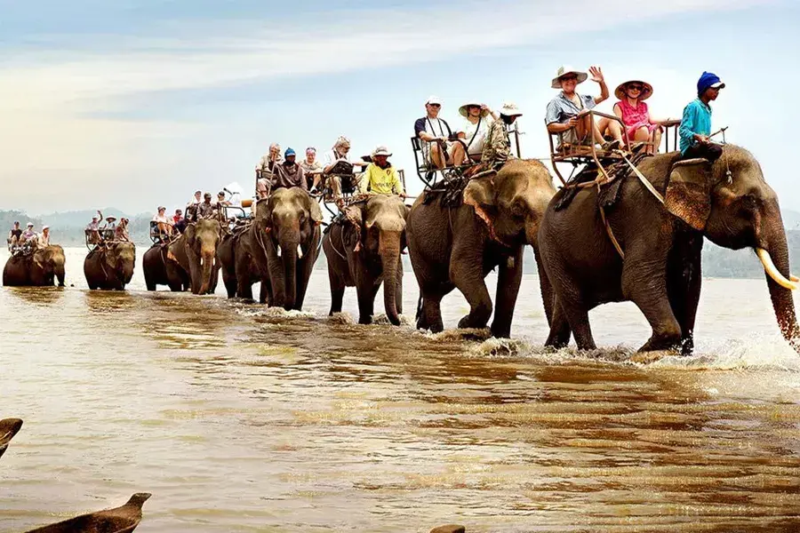 Nha Trang to Buon Ma Thuot private car 7