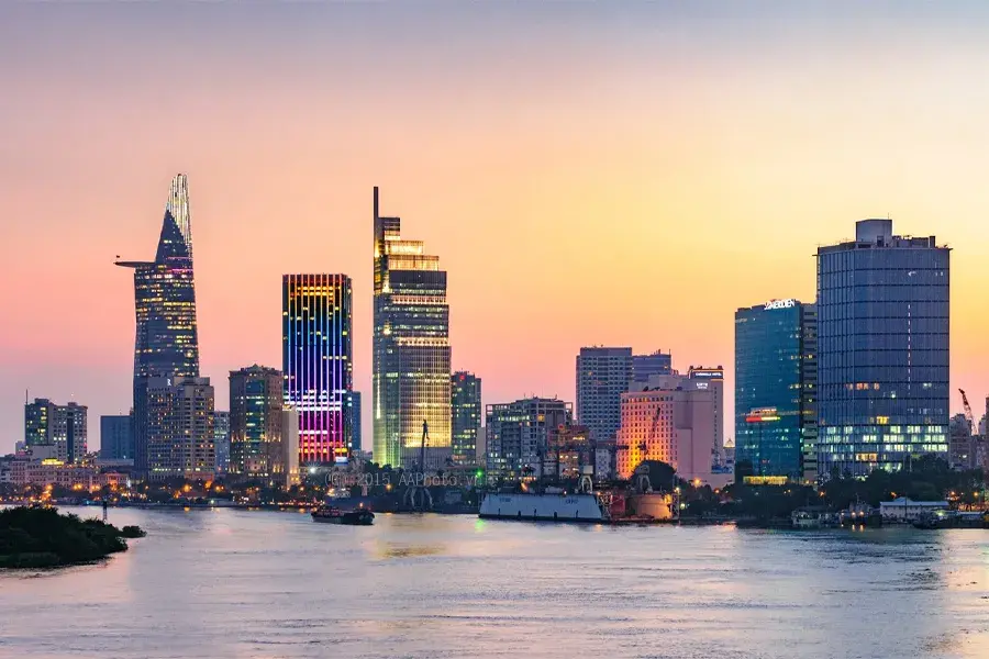 Soc Trang to Ho Chi Minh City private car 6