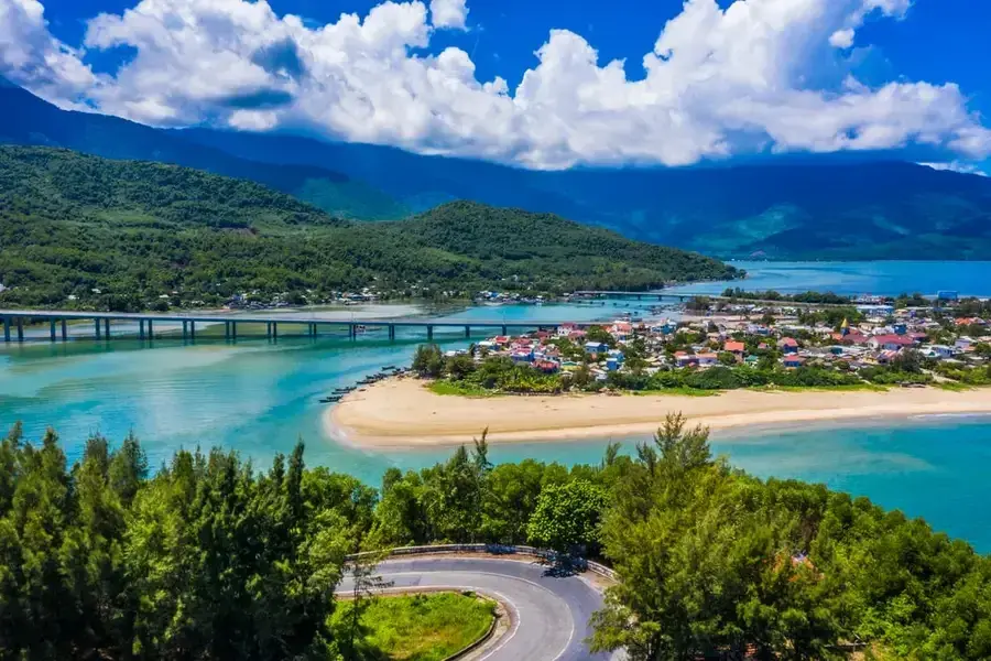 Hoi An to Lang Co private car 3