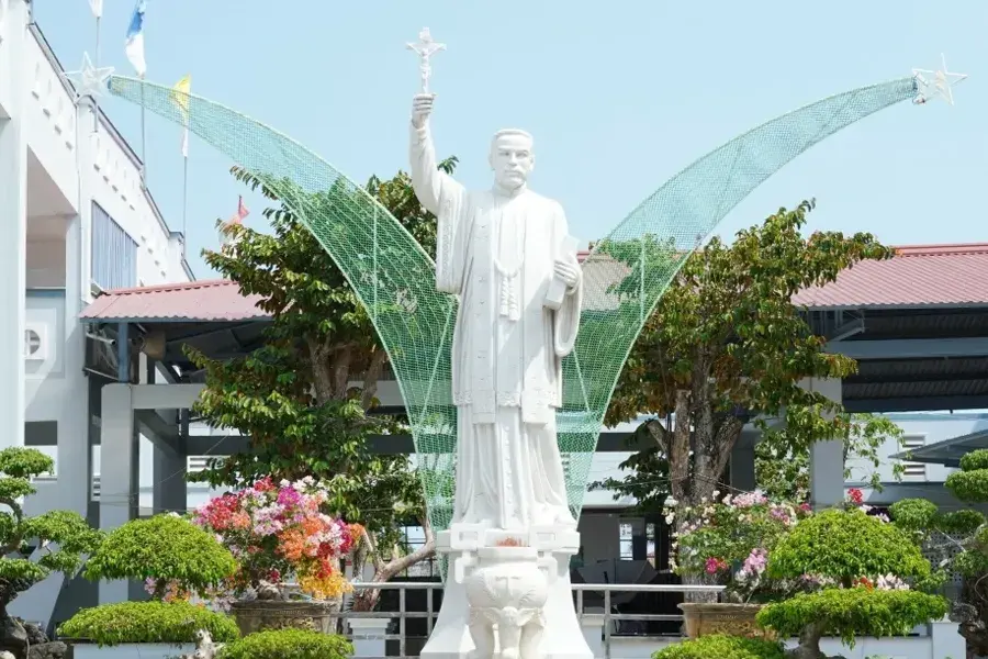 Ho Chi Minh to Tac Say Church private car 3