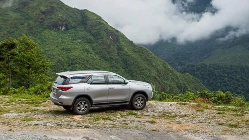 Hue to Bach Ma national park private car transfer