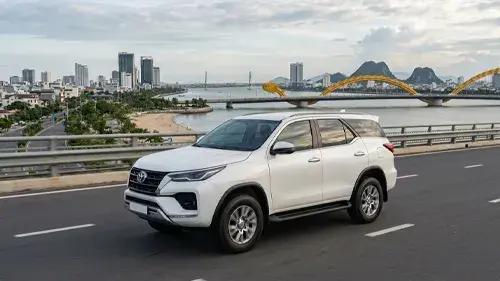 Lao Bao International Border to Da Nang private car