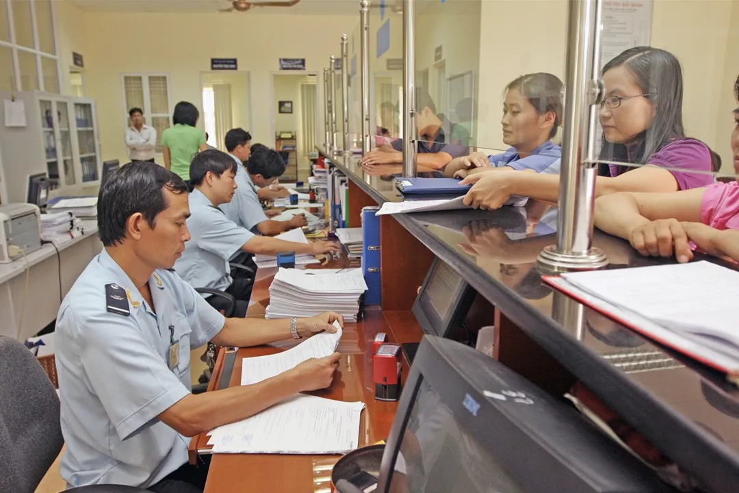 Tourists go through customs procedures at the border crossing