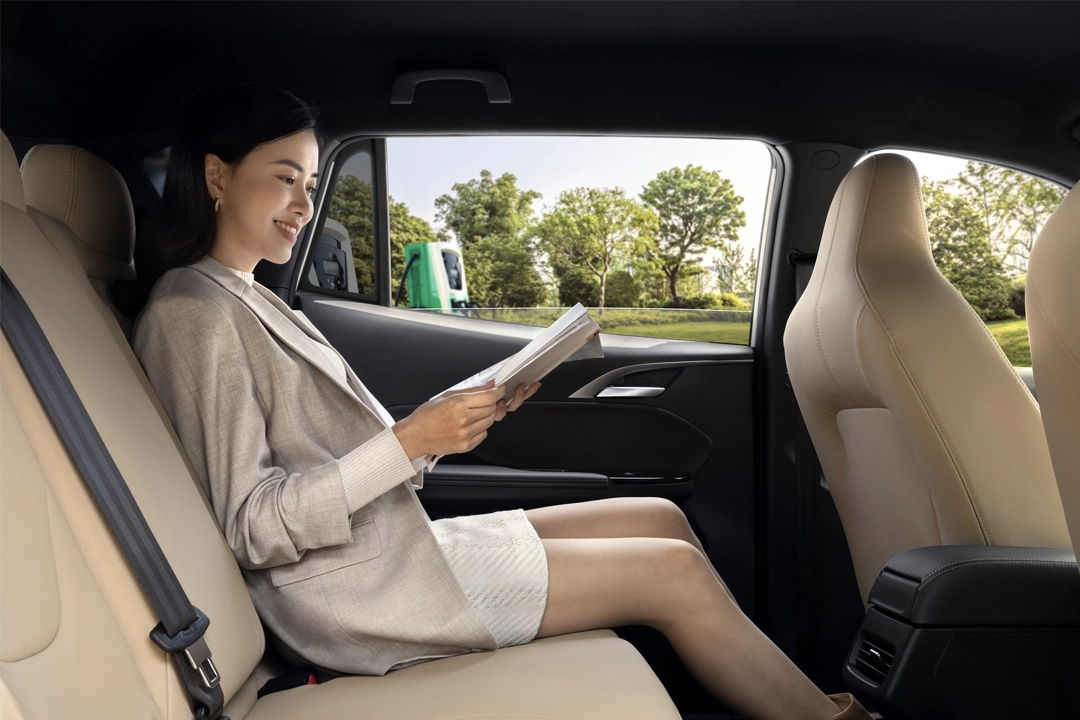  A private car booked for a two-day road trip from Sapa to Da Nang transforms the transfer into an adventure, allowing you to stop at Ninh Binh’s karst rivers, the ancient citadel of Hue, or the soaring Hai Van Pass